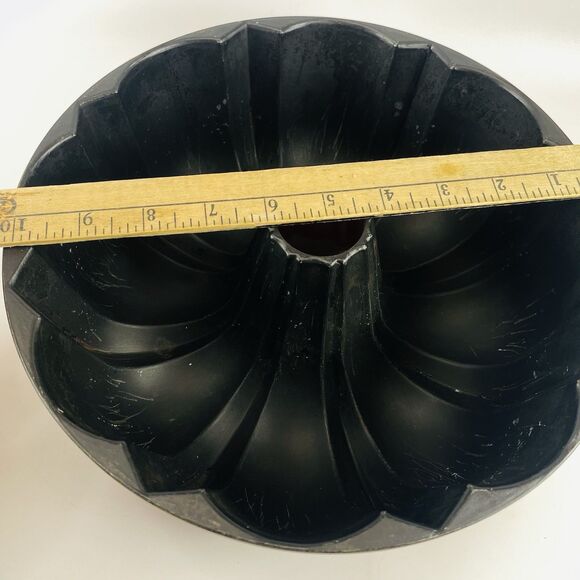 Chilton 10" Fluted Bundt Cake Pan Jello Mold Cast Aluminum VTG Poppy Orange Red - Picture 12 of 12